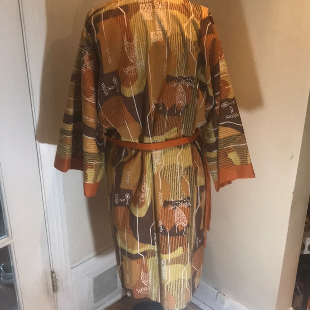 “VINTAGE” MCM Fabric Style Reversable EUC Robe. - Picture 9 of 13